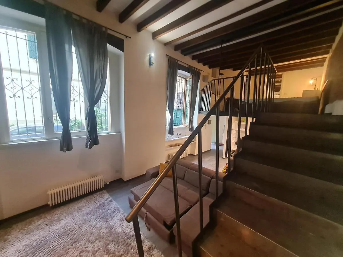 Isola - Ugo Bassi Charme Loft Apartment Milan Italy
