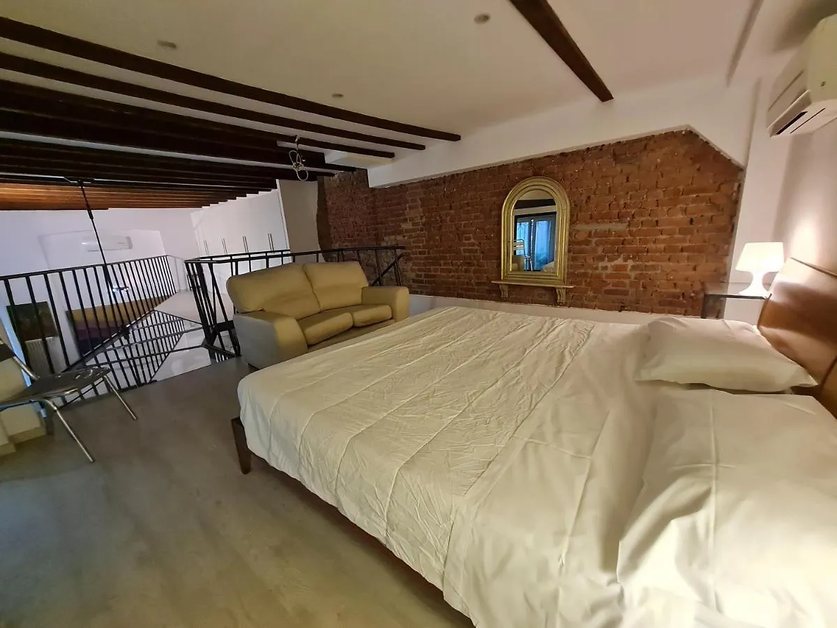 Isola - Ugo Bassi Charme Loft Apartment Milan Italy