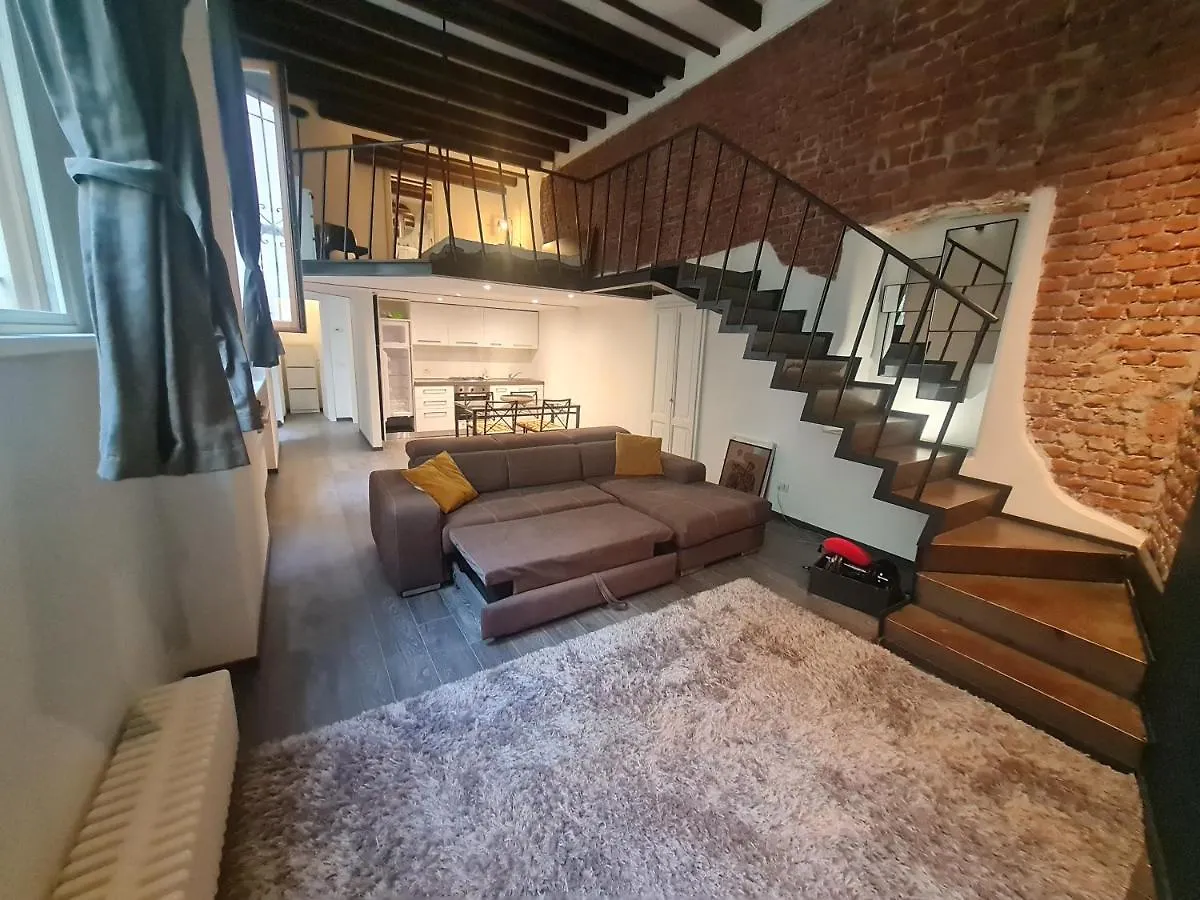 Isola - Ugo Bassi Charme Loft Apartment Milan