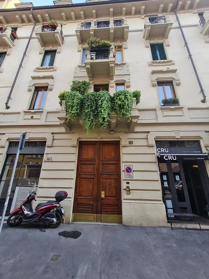 Isola - Ugo Bassi Charme Loft Apartment Milan